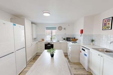 7 bed flat, Russell Street, Radford, Nottingham, NG74FL - Image 2