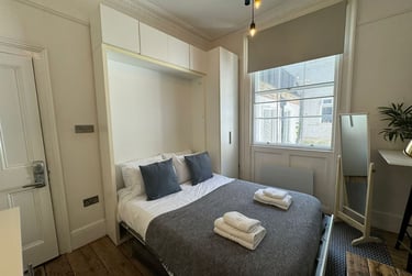 1 bed studio, Baker Street, Marylebone, London, NW16BU - Image 2