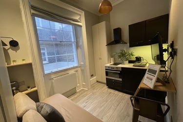 1 bed studio, Baker Street, Marylebone, London, NW16BU - Image 1