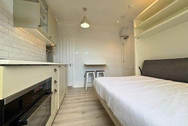 1 bed studio, Baker Street, Marylebone, London, NW16BU - Image 2