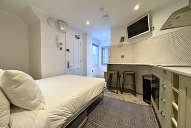 1 bed studio, Baker Street, Marylebone, London, NW16BU - Image 1