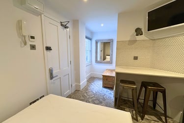 1 bed studio, Baker Street, Marylebone, London, NW16BU - Image 5