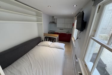 1 bed studio, Baker Street, Marylebone, London, NW16BU - Image 1