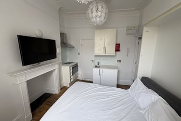 1 bed studio, Baker Street, Marylebone, London, NW16BU - Image 10