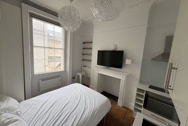 1 bed studio, Baker Street, Marylebone, London, NW16BU - Image 11