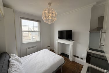 1 bed studio, Baker Street, Marylebone, London, NW16BU - Image 4