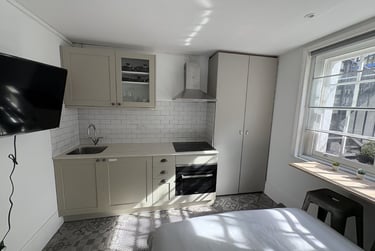 1 bed studio, Baker Street, Marylebone, London, NW16BU - Image 1