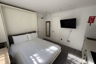 1 bed studio, Baker Street, Marylebone, London, NW16BU - Image 3