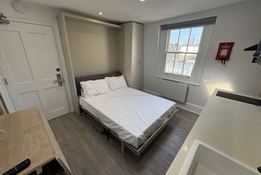 1 bed studio, Baker Street, Marylebone, London, NW16BU - Image 1