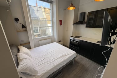1 bed studio, Baker Street, Marylebone, London, NW16BU - Image 3