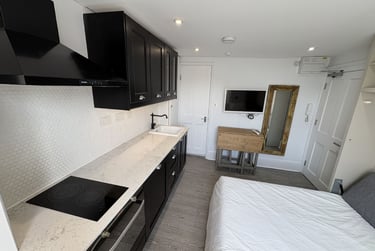 1 bed studio, Baker Street, Marylebone, London, NW16BU - Image 1