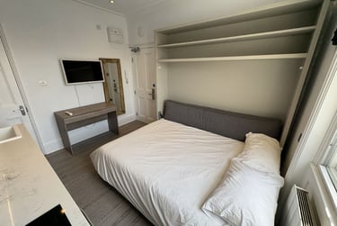 1 bed studio, Baker Street, Marylebone, London, NW16BU - Image 1