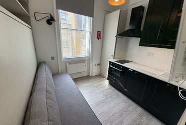 1 bed studio, Baker Street, Marylebone, London, NW16BU - Image 1