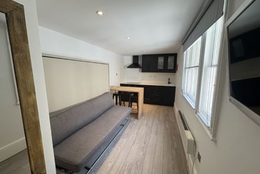 1 bed studio, Baker Street, Marylebone, London, NW16BU - Image 1