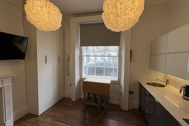 1 bed studio, Baker Street, Marylebone, London, NW16BU - Image 2