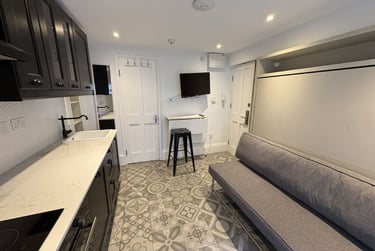 1 bed studio, Baker Street, Marylebone, London, NW16BU - Image 1