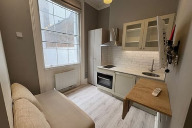 1 bed studio, Baker Street, Marylebone, London, NW16BU - Image 1