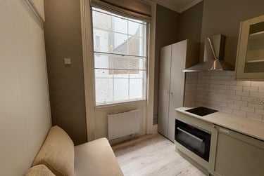 1 bed studio, Baker Street, Marylebone, London, NW16BU - Image 4