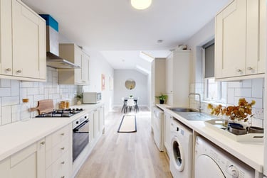 6 bed house, Midland Avenue, Lenton, Nottingham, NG72FD - Image 2