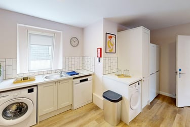 6 bed flat, Cromwell Road, Cotham, Bristol, BS65HD - Image 2