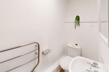 5 bed flat, New Street, City Centre, Falmouth, TR113LQ - Image 2