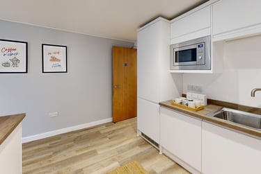 5 bed flat, New Street, City Centre, Falmouth, TR113LQ - Image 13