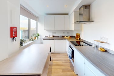 5 bed flat, New Street, City Centre, Falmouth, TR113LQ - Image 1