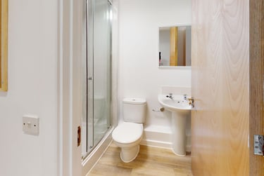 4 bed flat, New Street, City Centre, Falmouth, TR113LQ - Image 2