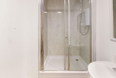 4 bed flat, New Street, City Centre, Falmouth, TR113LQ - Image 13