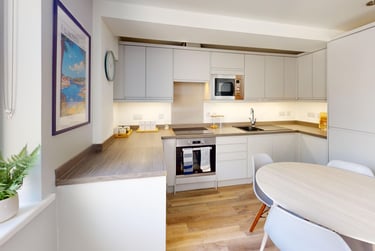 4 bed flat, New Street, City Centre, Falmouth, TR113LQ - Image 2