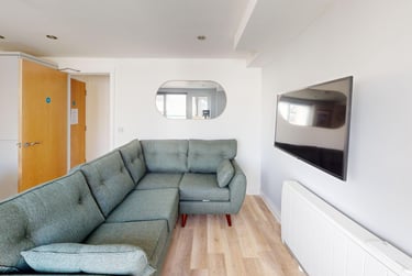 4 bed flat, New Street, City Centre, Falmouth, TR113LQ - Image 3