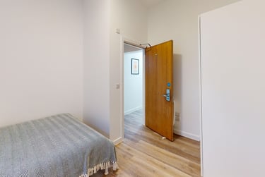 6 bed flat, Bar Road, City Centre, Falmouth, TR114NN - Image 11