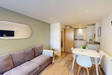 4 bed flat, New Street, City Centre, Falmouth, TR113LQ - Image 1