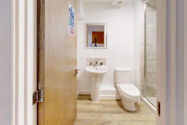 4 bed flat, New Street, City Centre, Falmouth, TR113LQ - Image 11