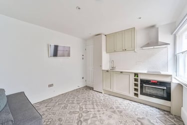 1 bed studio, Baker Street, Marylebone, London, NW16BU - Image 1