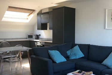 5 bed flat, New Street, City Centre, Falmouth, TR113LQ - Image 2