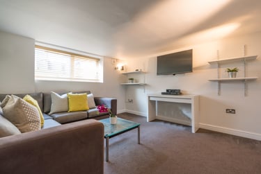 5 bed house, Norwood Place, Hyde Park, Leeds, LS61DY - Image 1