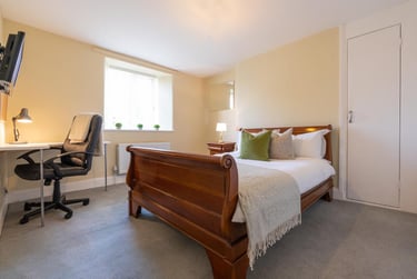 4 bed house, City Bank Road, City Centre, Cirencester, GL71LG - Image 1