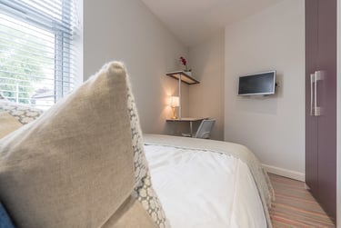 4 bed house, Cauldon Road, Shelton, Stoke, ST42BS - Image 7