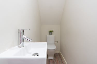 4 bed house, Cauldon Road, Shelton, Stoke, ST42BS - Image 2