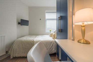 4 bed house, Cauldon Road, Shelton, Stoke, ST42BS - Image 3