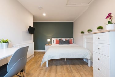 6 bed house, Prospect Street, Greenbank, Plymouth, PL48NY - Image 1