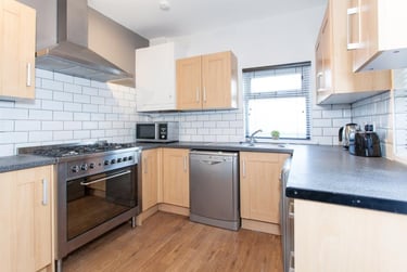 7 bed house, Malefant Street, Cathays, Cardiff, CF244QH - Image 1