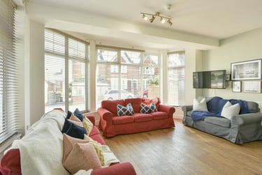 8 bed house, Clinton Avenue, Mount Pleasant, Exeter, EX47BA - Image 1