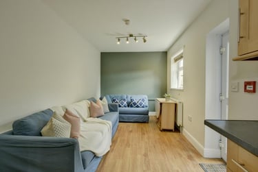 7 bed house, Priory Road, Mount Pleasant, Exeter, EX47AP - Image 1