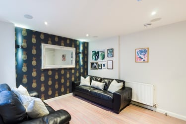 5 bed house, Queen Anne Street, Shelton, Stoke, ST42EQ - Image 1