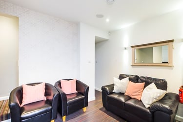 2 bed house, Stubbs Gate, Basford, Newcastle under Lyme, ST51LU - Image 1