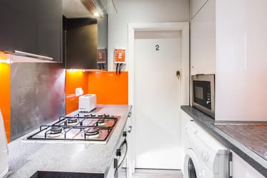 3 bed house, Thornton Road, Shelton, Stoke, ST42BD - Image 3