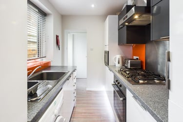 4 bed house, Leek Road, Shelton, Stoke, ST42BP - Image 5