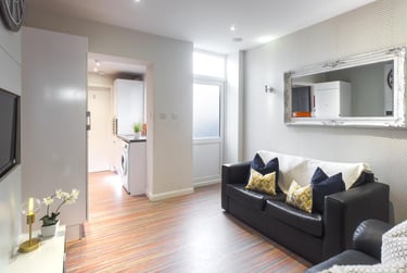 4 bed house, Thornton Road, Shelton, Stoke, ST42BD - Image 2